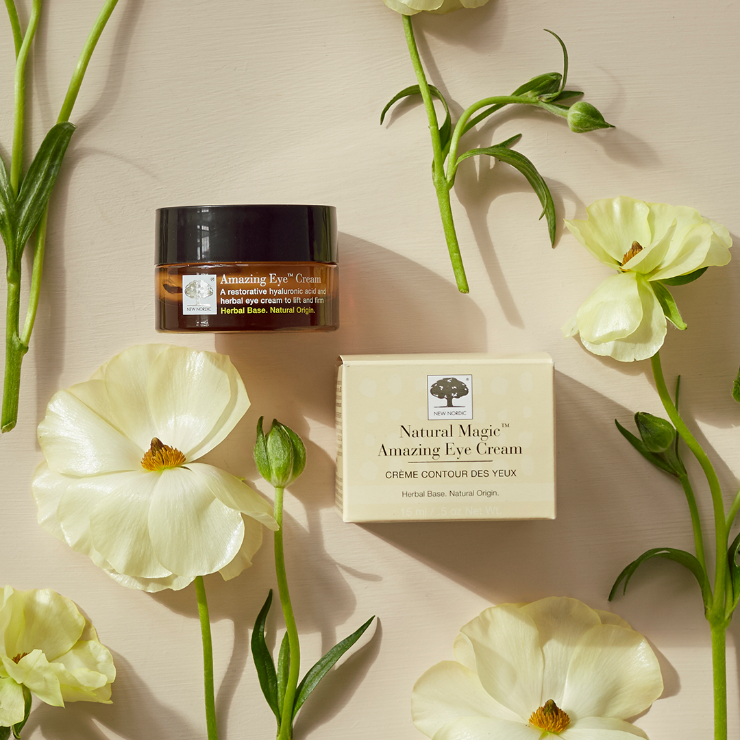 IG_NaturalMagicAmazingEyeCream_WhiteFlowers_JBP0007_NewNordic_15_apr_25_34449_J_INT_copy