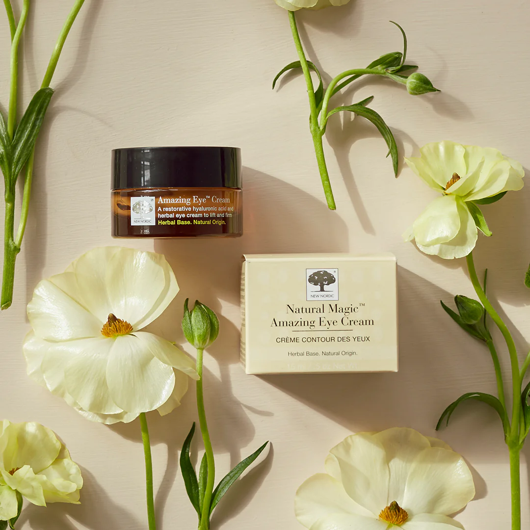 IG_NaturalMagicAmazingEyeCream_WhiteFlowers_JBP0007_NewNordic_15_apr_25_34449_J_INT_copy